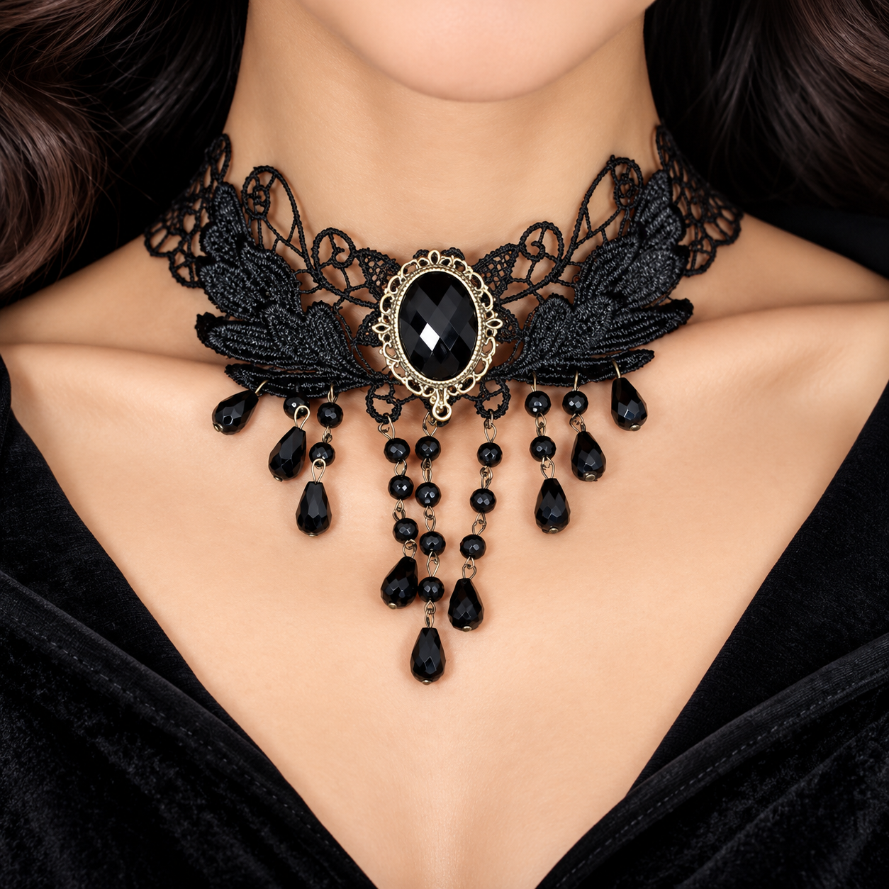 Collier Brodé avec Pierres Noires